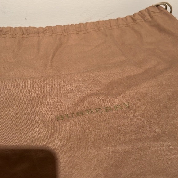 Burberry Small Buckle Tote in Grainy Leather (100% calfskin grain leather) - Picture 6 of 14